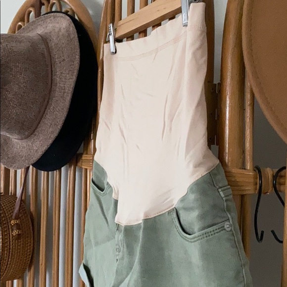 Liz Lange maternity midi denim shorts - Picture 2 of 4